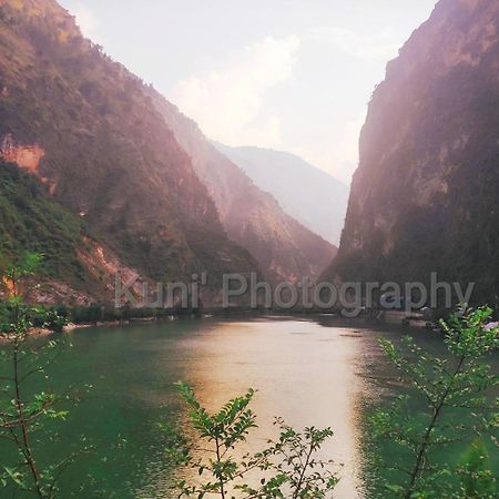 Tirthan Grand Riverside Banjar Экстерьер фото