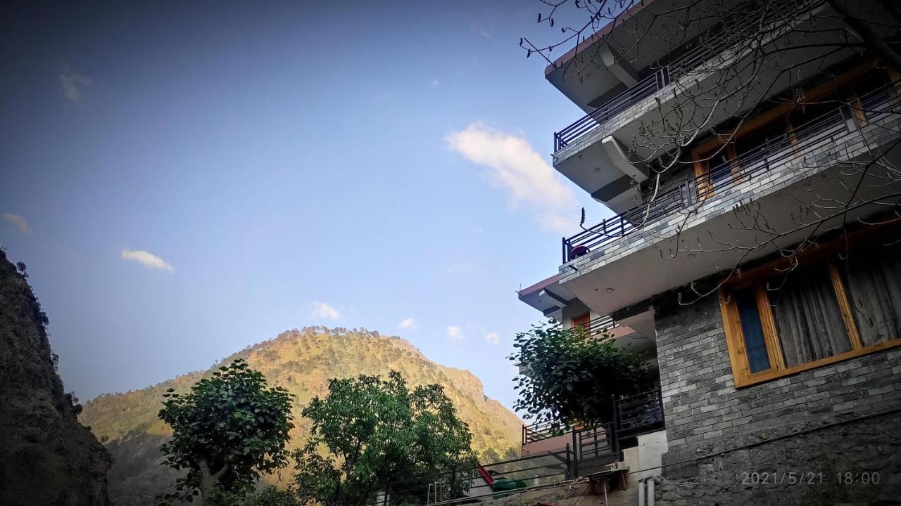 Tirthan Grand Riverside Banjar Экстерьер фото