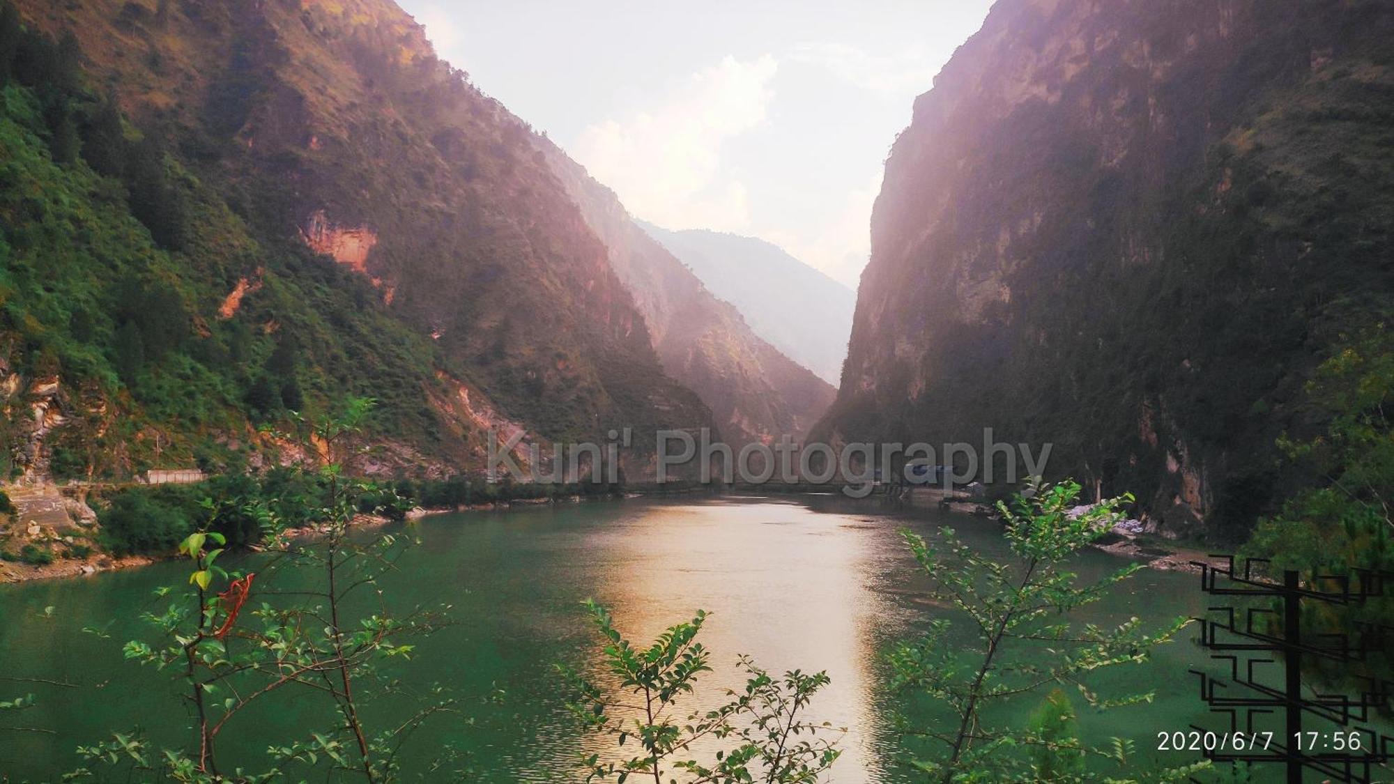 Tirthan Grand Riverside Banjar Экстерьер фото