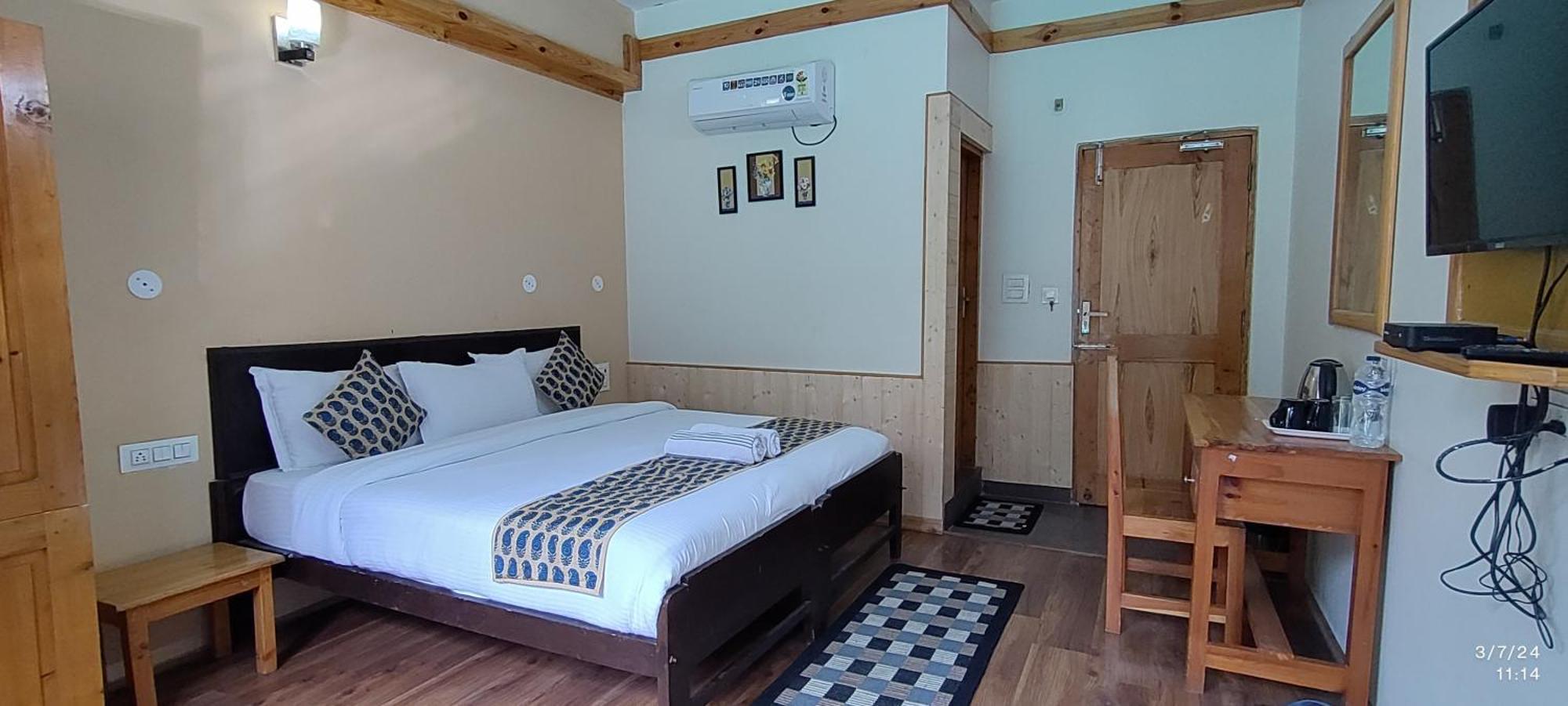 Tirthan Grand Riverside Banjar Экстерьер фото