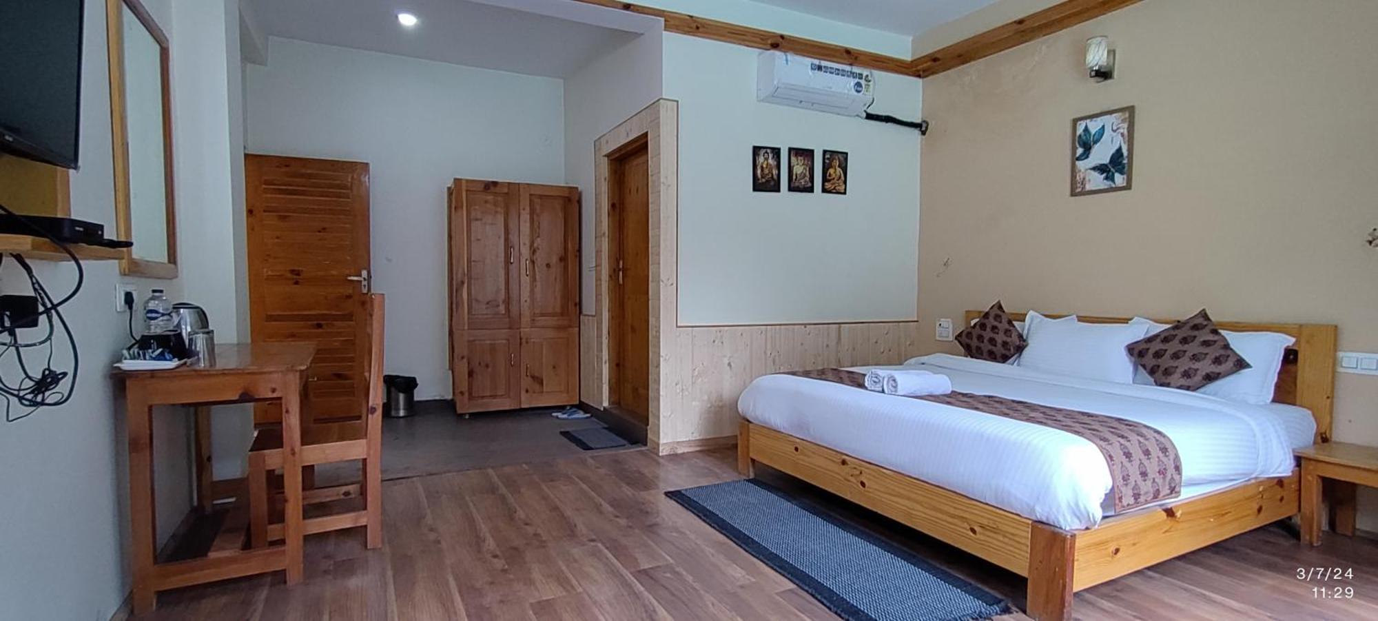 Tirthan Grand Riverside Banjar Экстерьер фото
